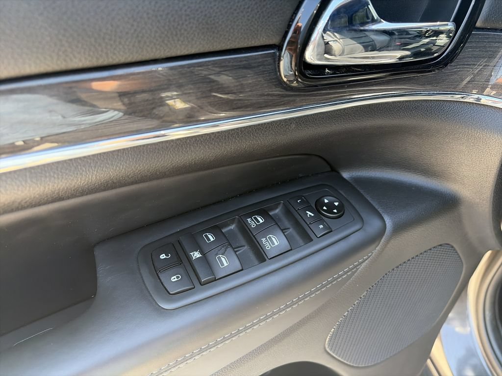 Used 2021 Jeep Grand Cherokee Overland AWD/4WD image 18