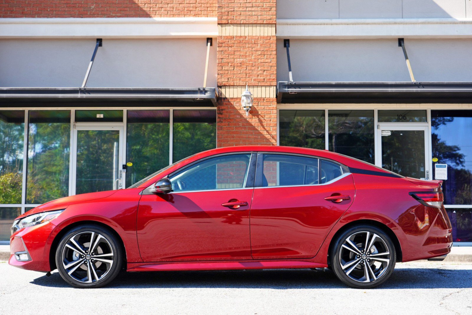 Used 2023 Nissan Sentra SR w/ SR Premium Package FWD image 8