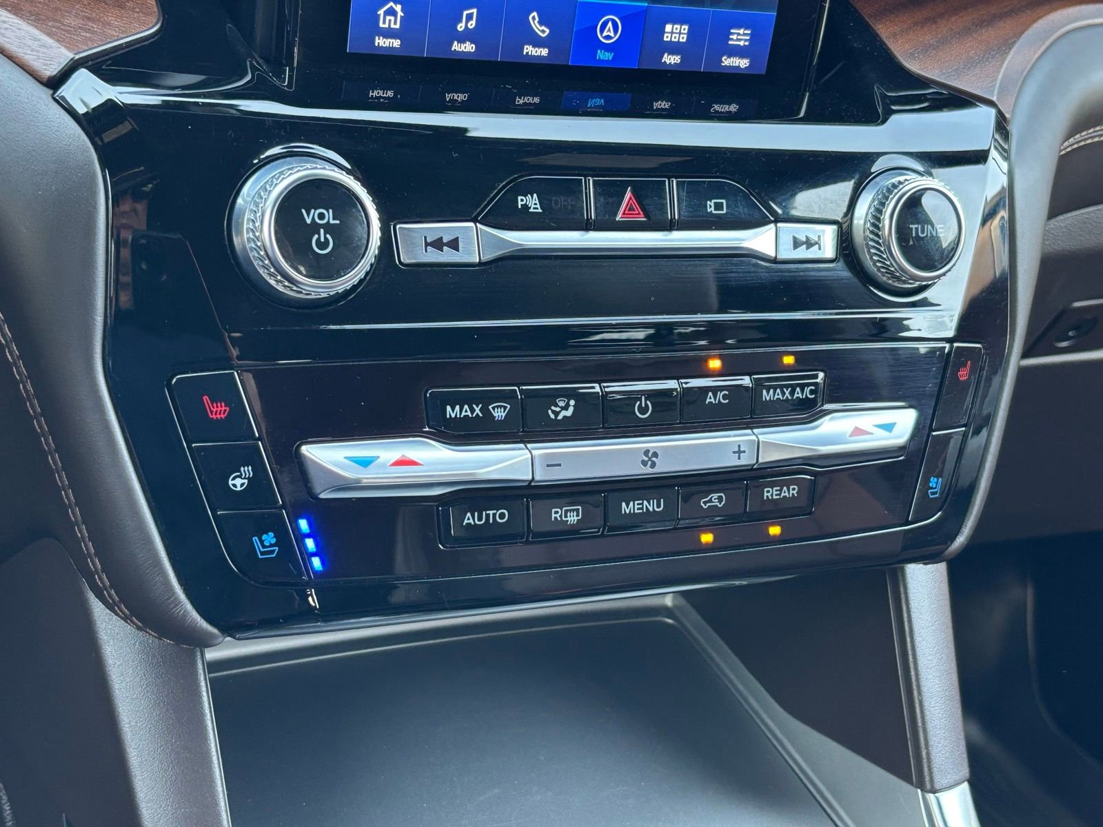 Used 2022 Ford Explorer King Ranch w/ Class IV Trailer Tow Package AWD/4WD image 26