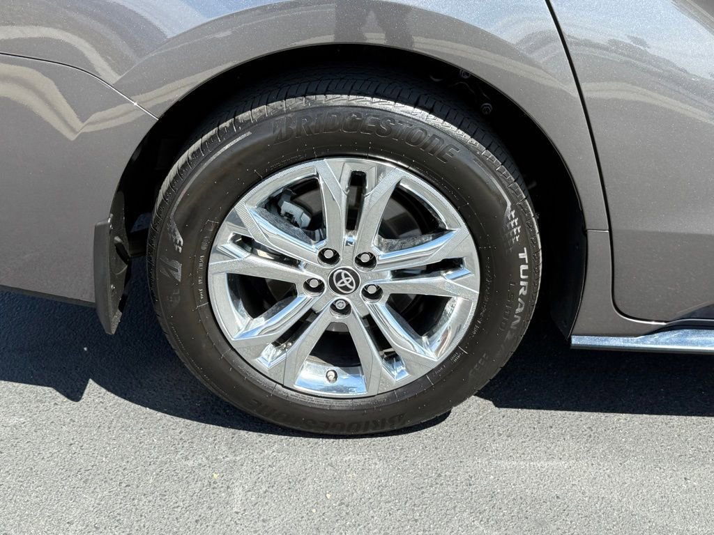 Certified 2024 Toyota Sienna Platinum image 14
