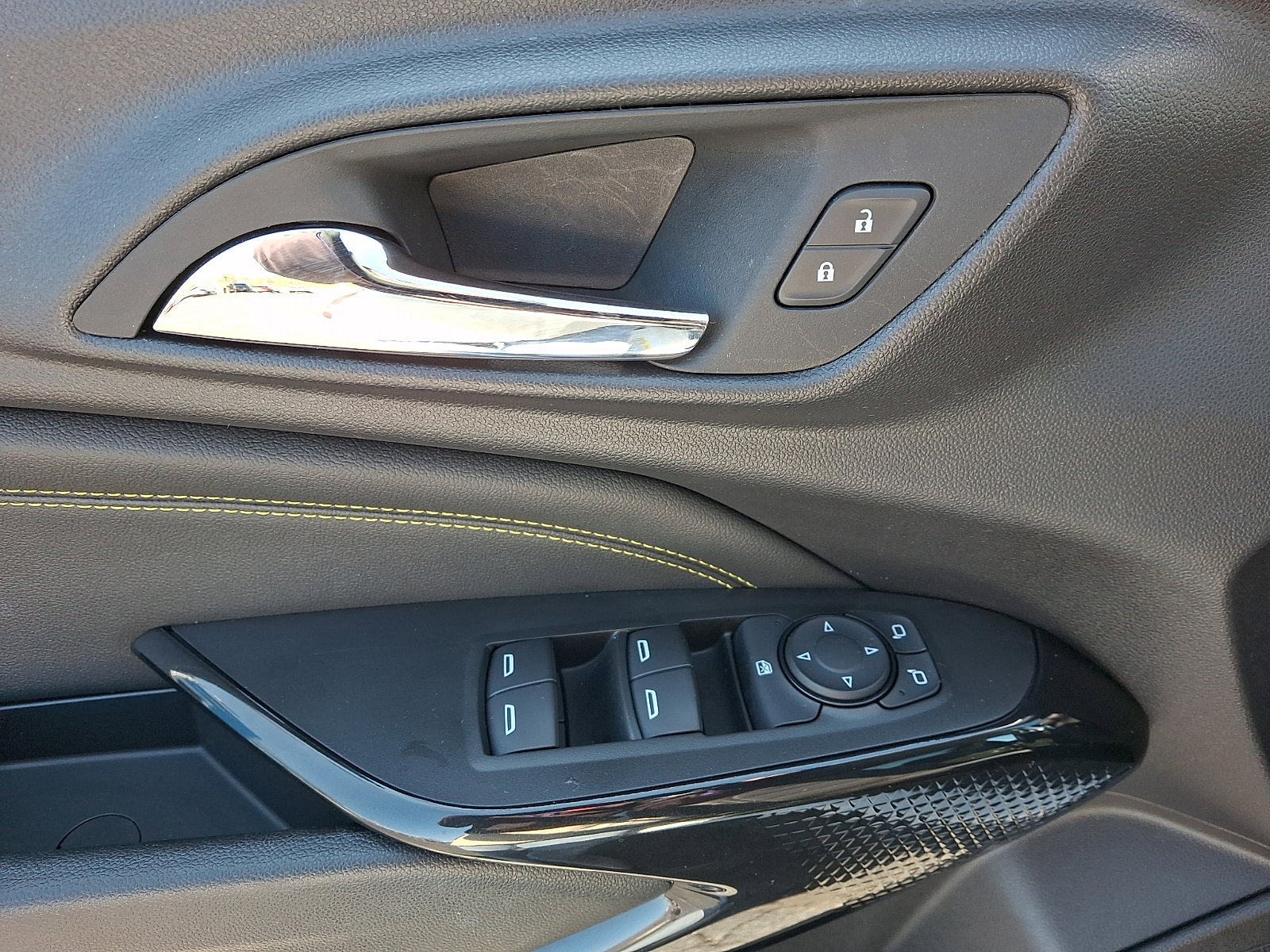 Certified 2025 Chevrolet Trax LT image 12