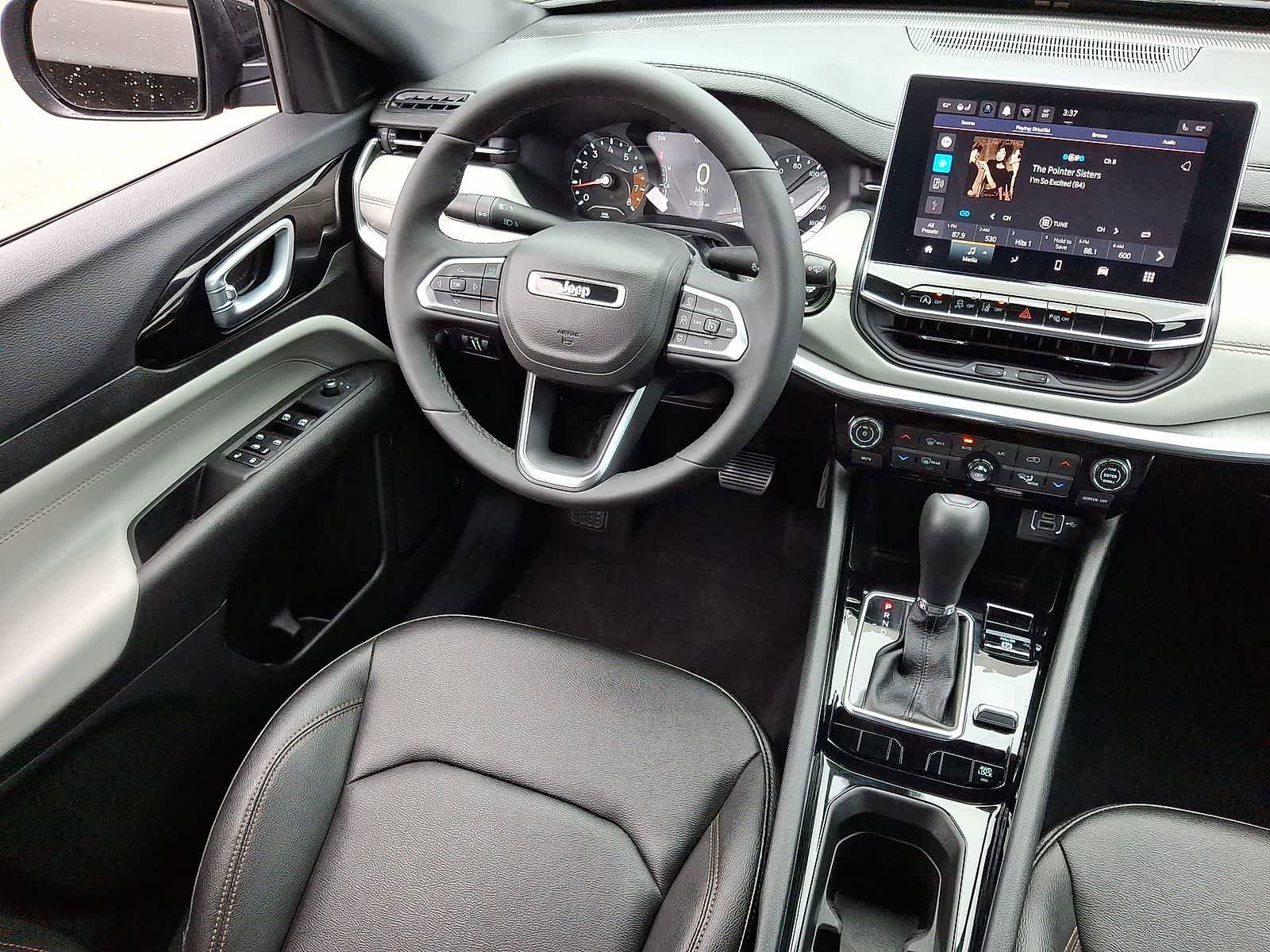 Used 2024 Jeep Compass Limited image 10