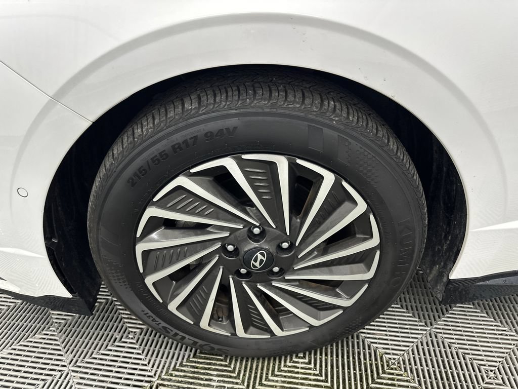 Used 2025 Hyundai Sonata Limited FWD image 13