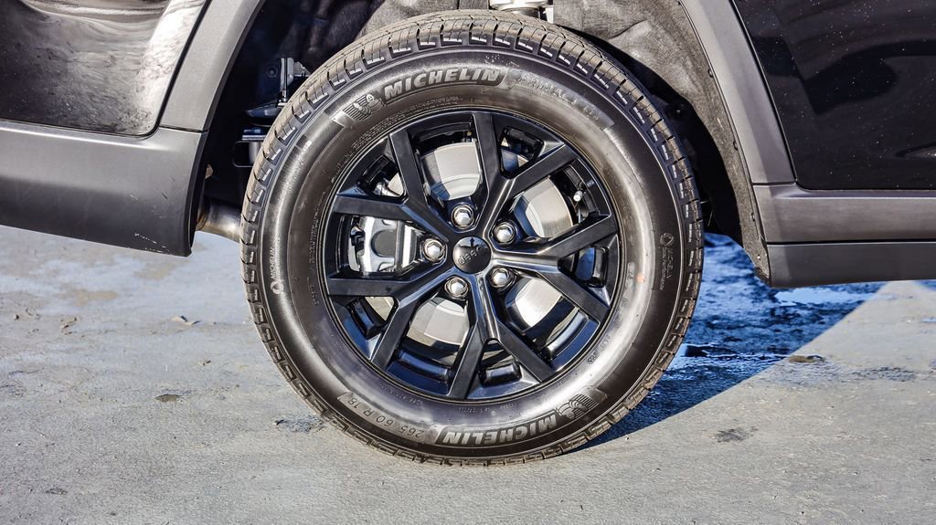 New 2025 Jeep Grand Cherokee L Altitude image 12