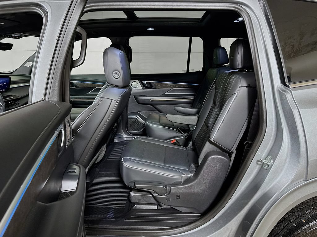 Certified 2025 Buick Enclave Avenir w/ Super Cruise Package AWD/4WD image 24