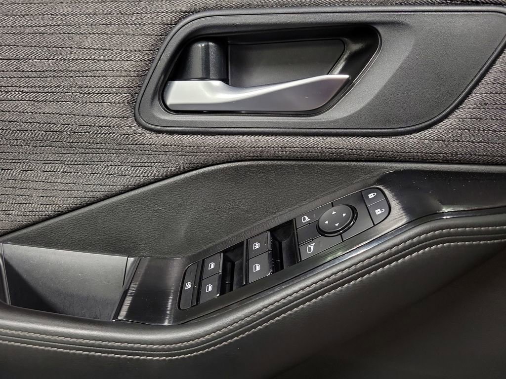 Used 2023 Nissan Rogue SV image 20