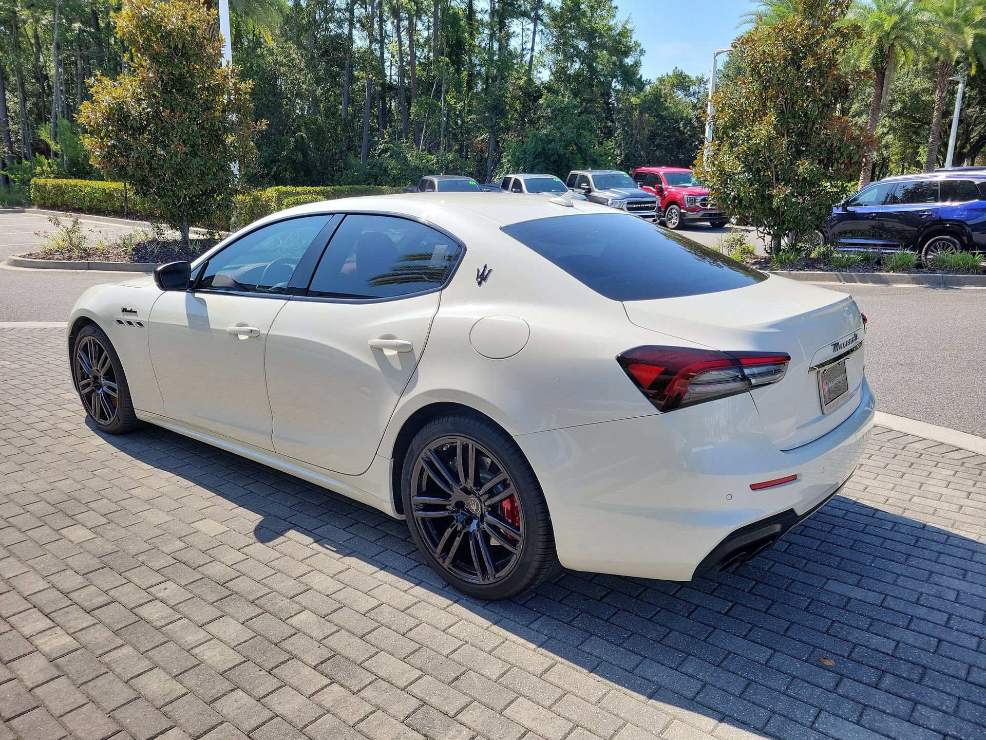 Used 2022 Maserati Ghibli Modena RWD image 3