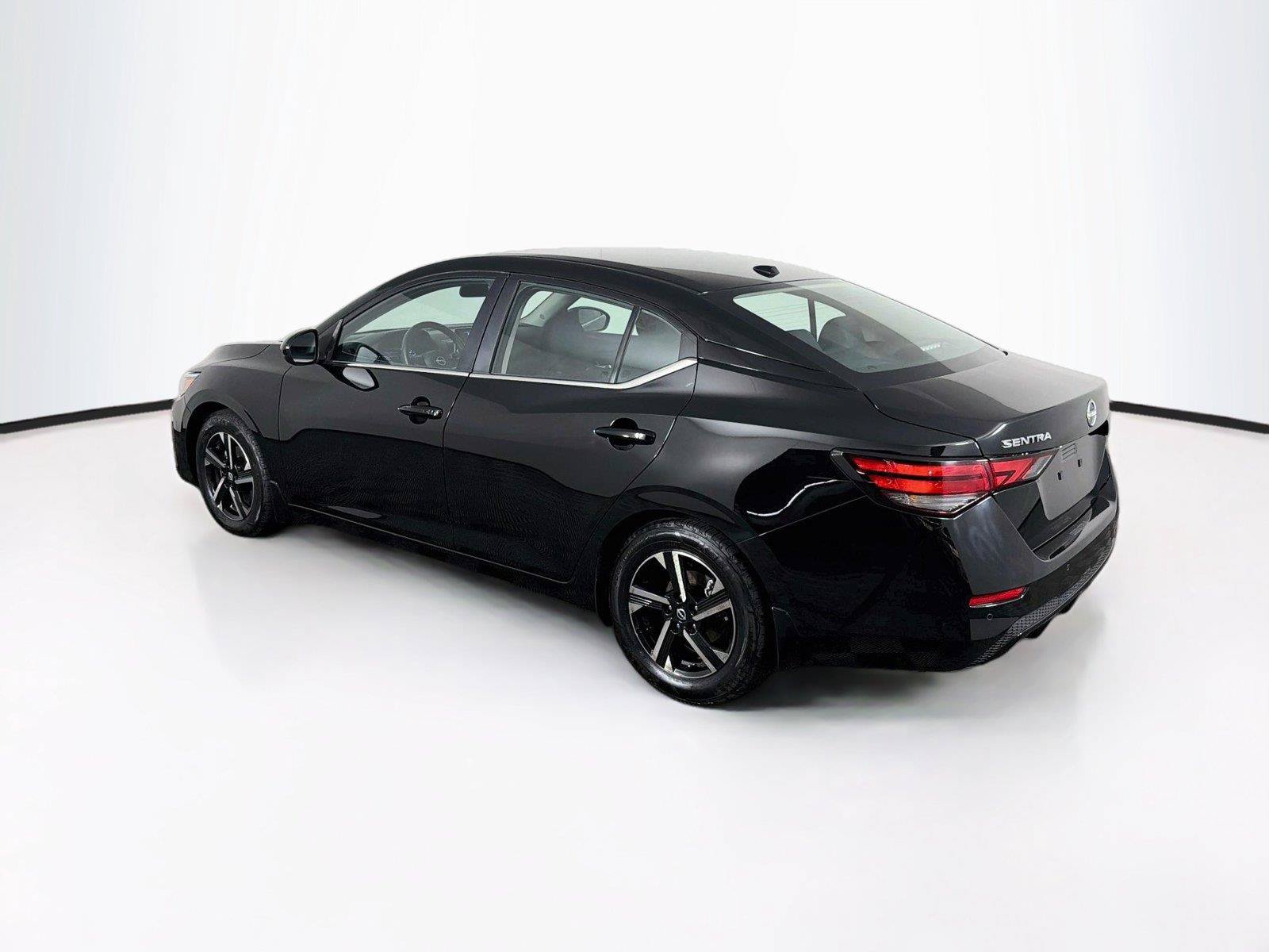 Used 2025 Nissan Sentra SV FWD image 9