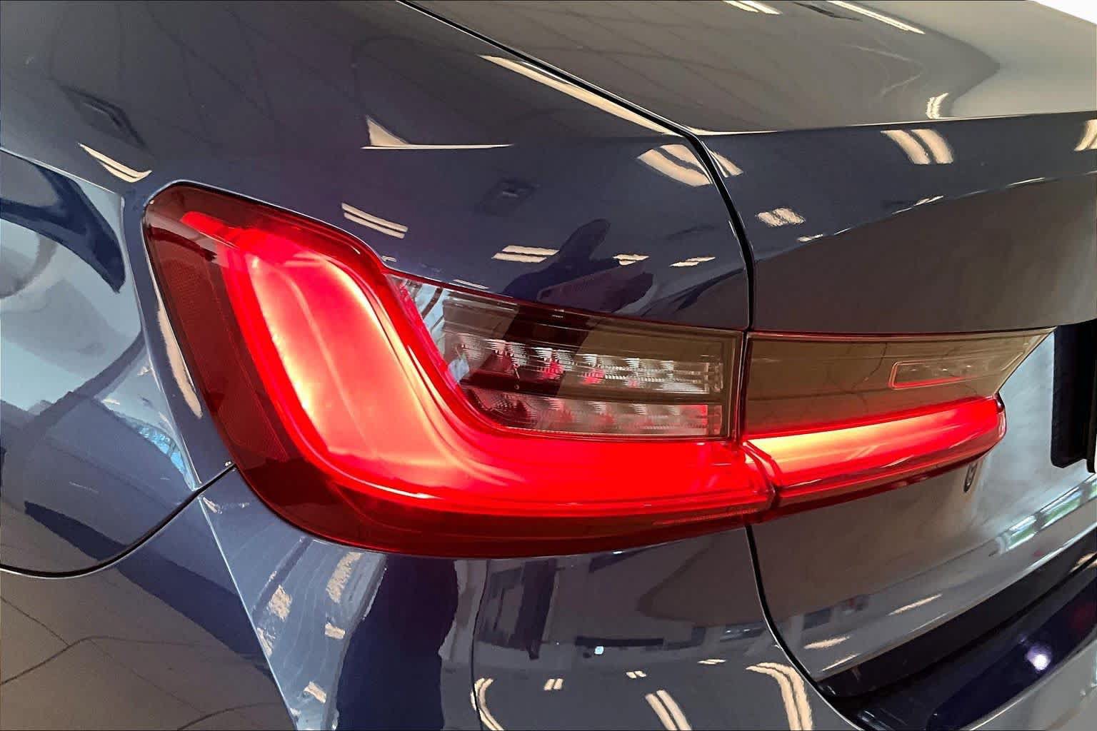 Used 2022 BMW 330i Sedan w/ Premium Package 2 RWD image 26