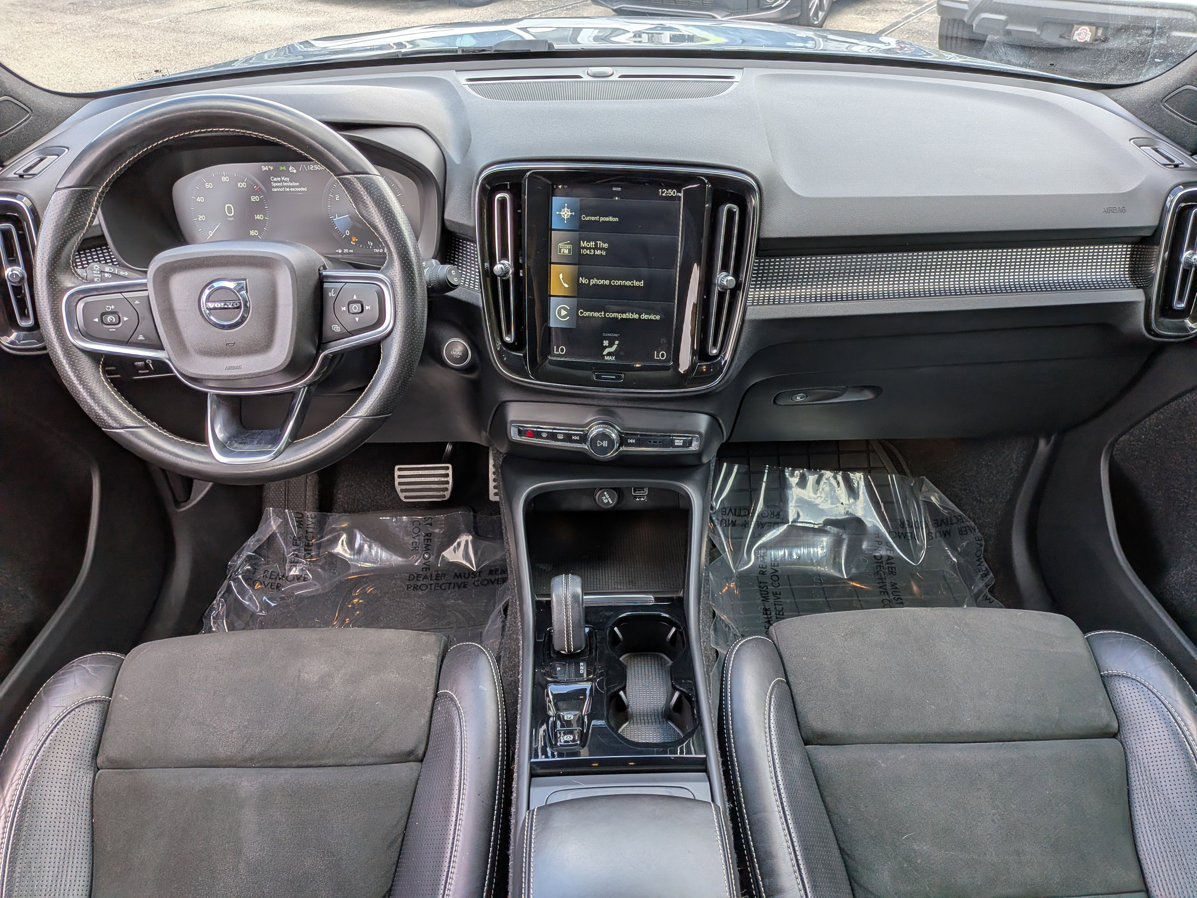 Used 2021 Volvo XC40 T4 R-Design w/ Protection Package Premier image 17