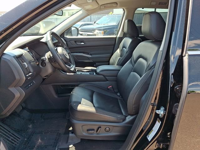 Used 2025 Nissan Pathfinder SL AWD/4WD image 12