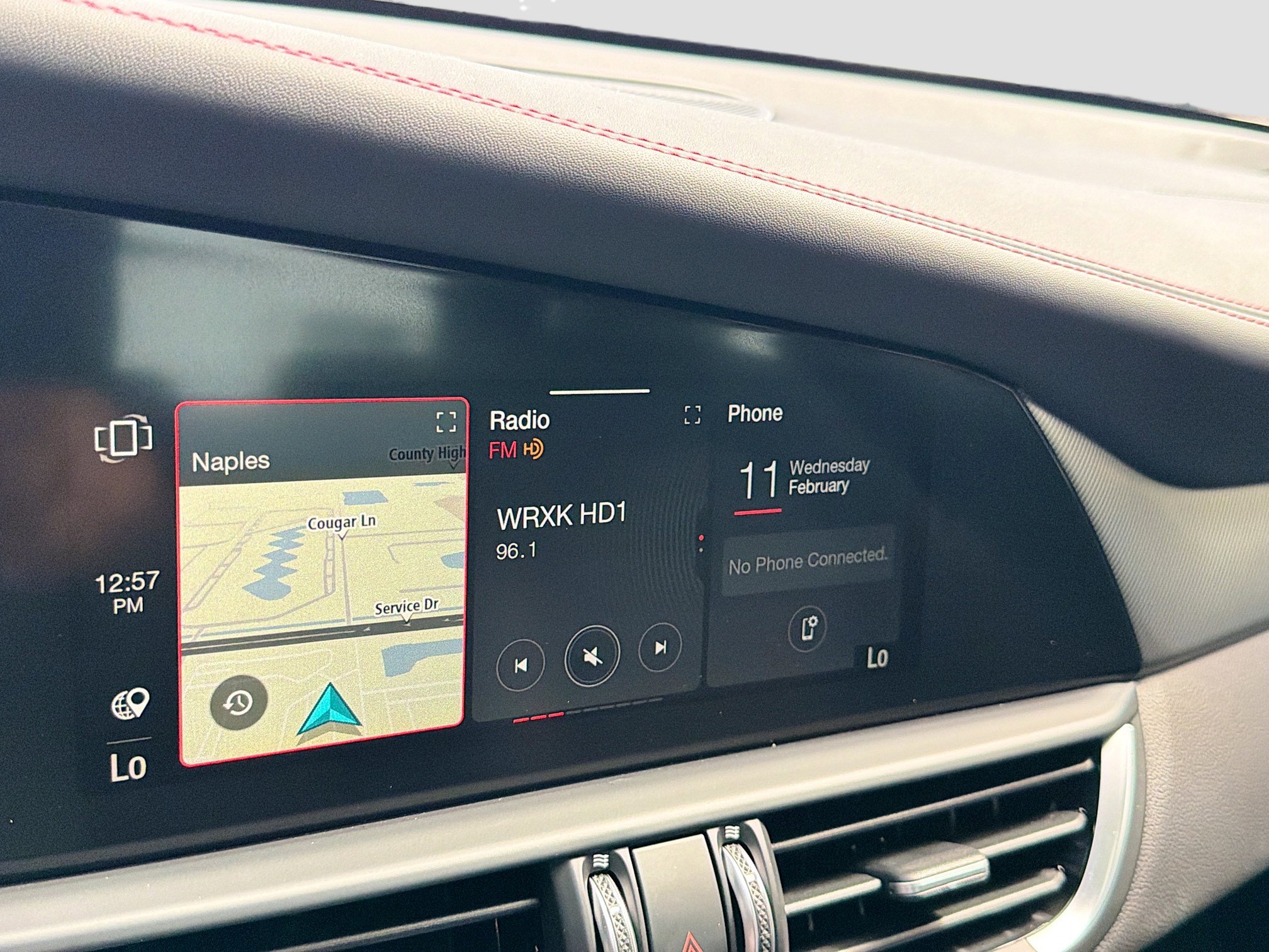 Used 2025 Alfa Romeo Giulia AWD w/ Driving Assist Package image 27