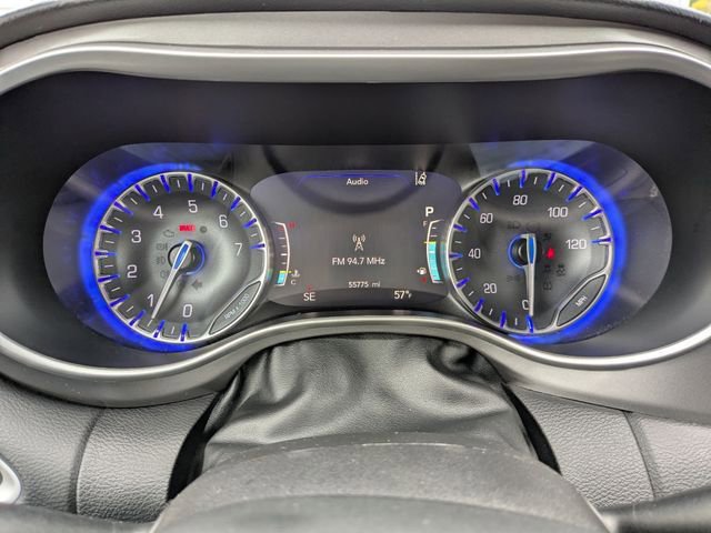 Used 2023 Chrysler Pacifica Touring-L FWD image 3