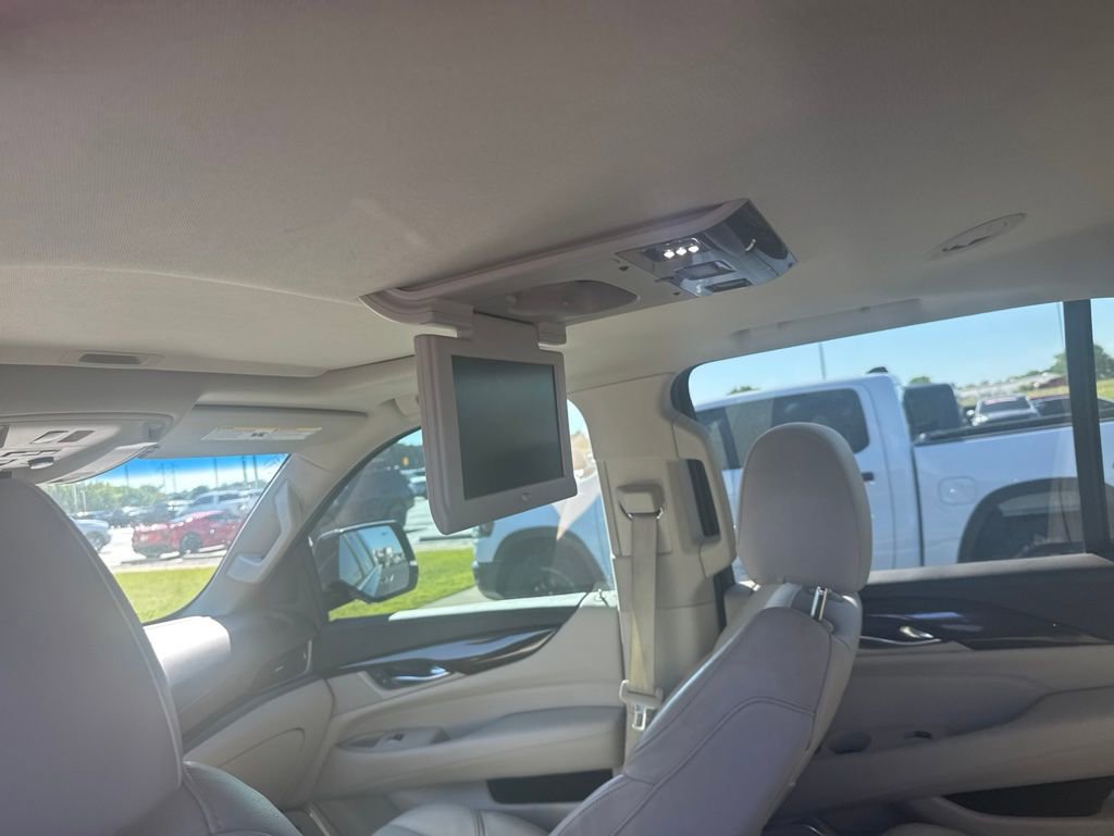 Used 2017 Cadillac Escalade Premium Luxury AWD/4WD image 11