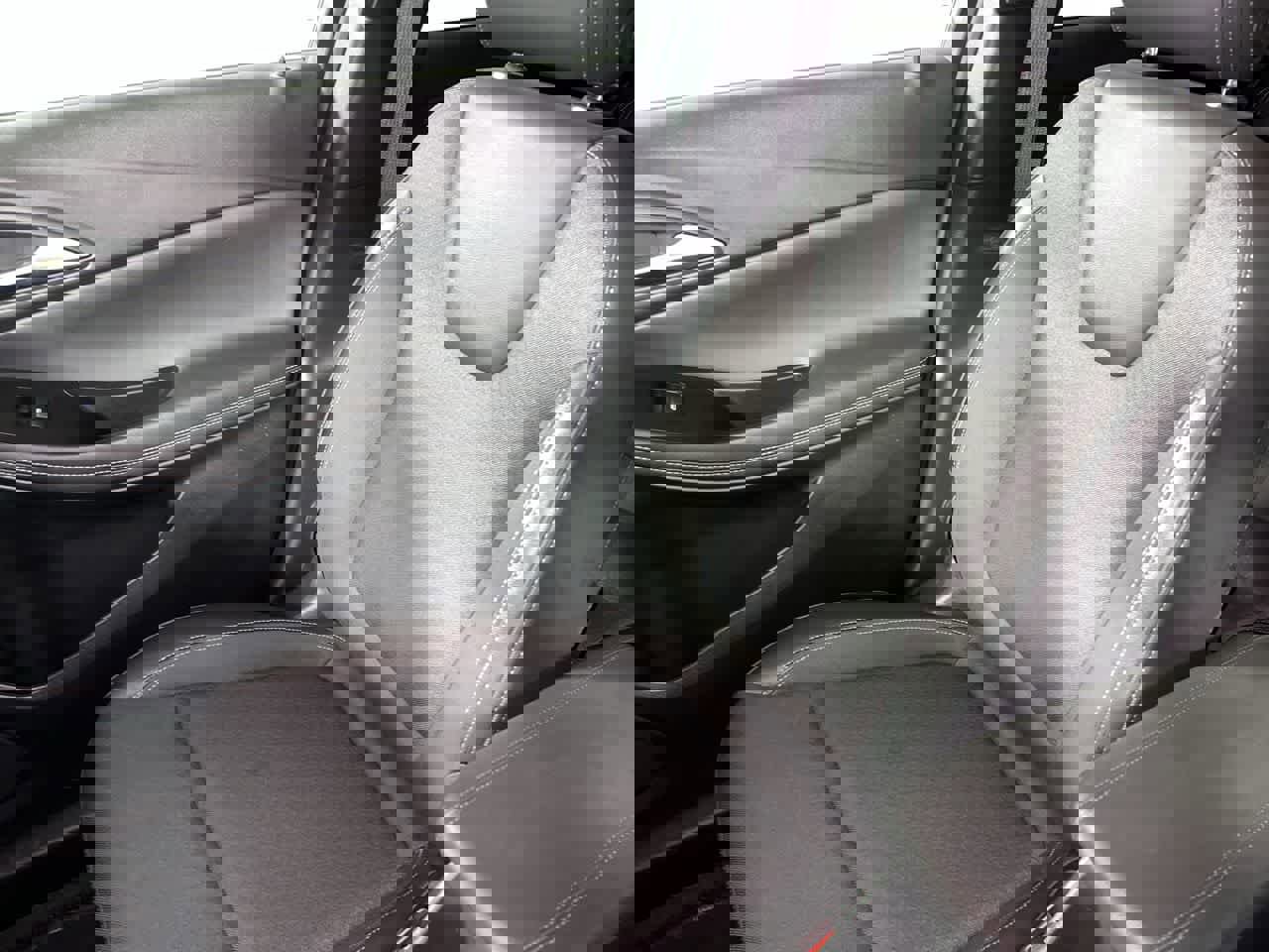 Used 2023 Buick Encore GX Select w/ Sport Touring Package AWD/4WD image 25