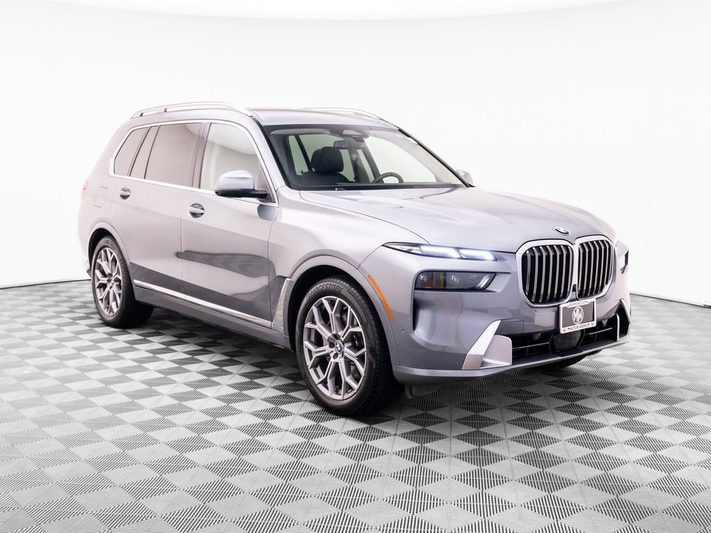 Used 2024 BMW X7 xDrive40i w/ Parking Assistance Package AWD/4WD image 8