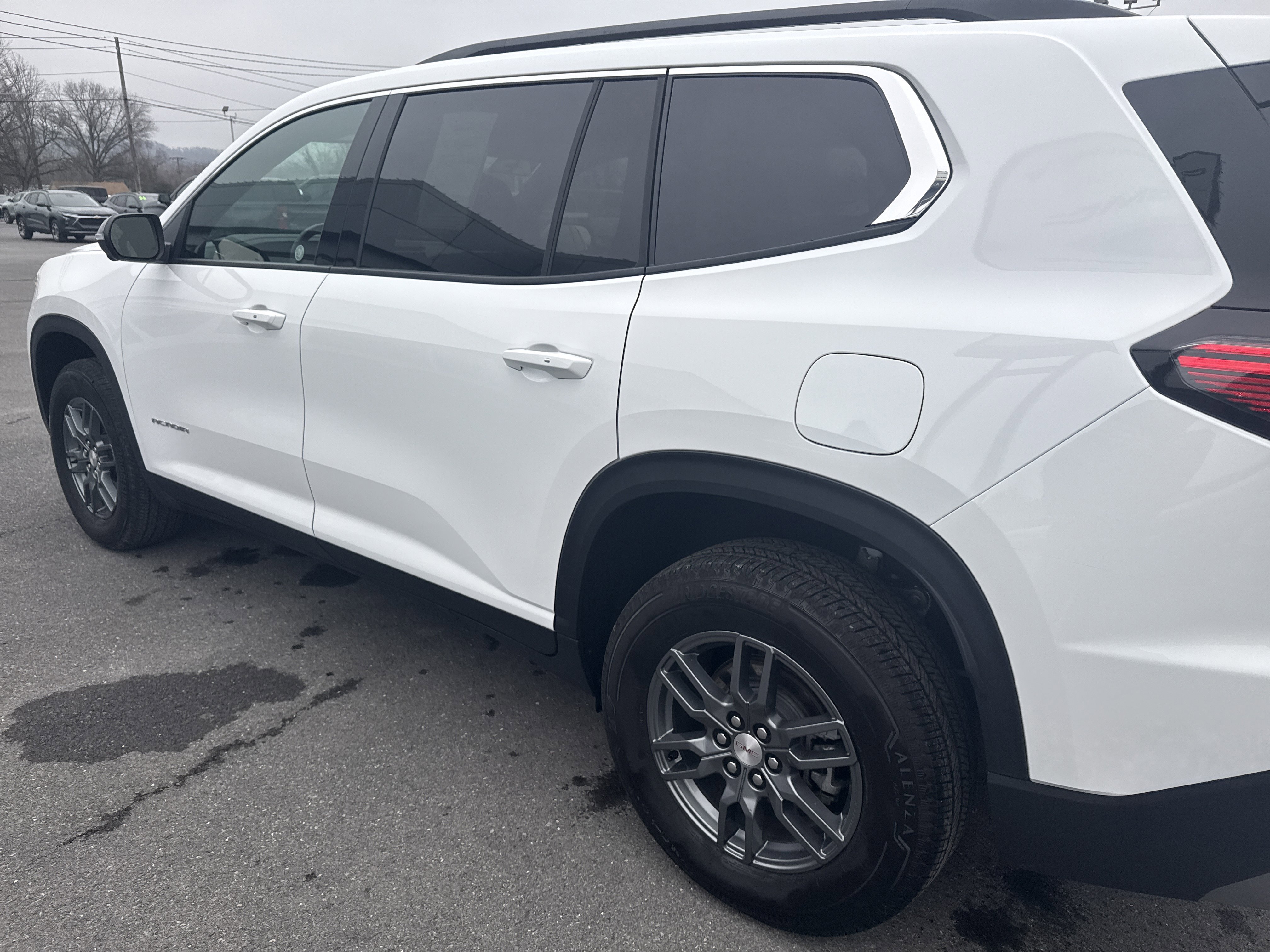 Used 2025 GMC Acadia Elevation image 5