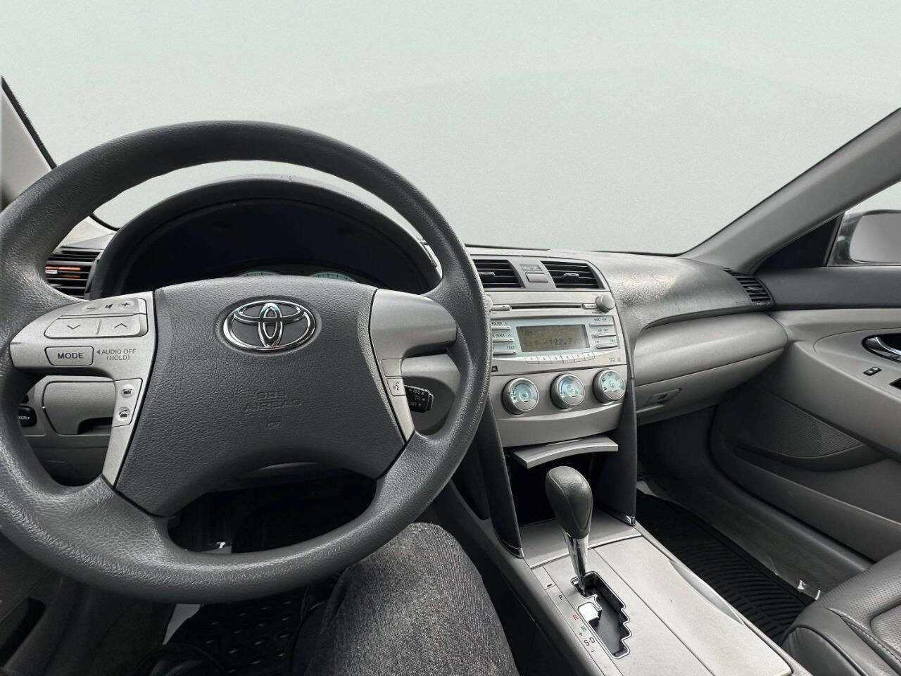 Used 2009 Toyota Camry LE FWD image 30