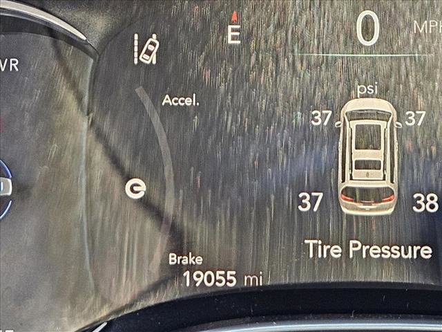 Used 2021 Chrysler Pacifica Limited w/ Uconnect Theater Family Group image 17