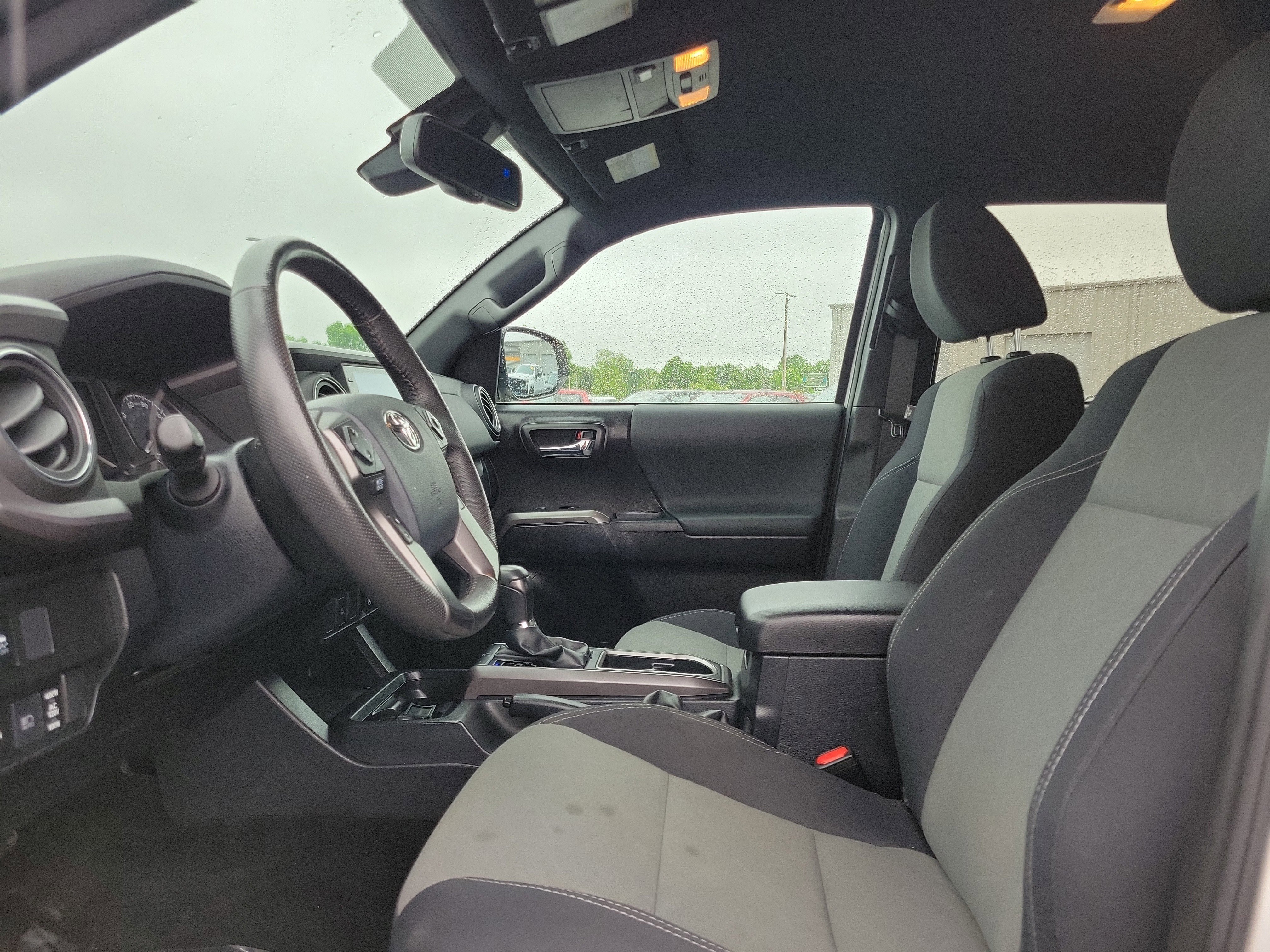 Used 2020 Toyota Tacoma TRD Sport image 15