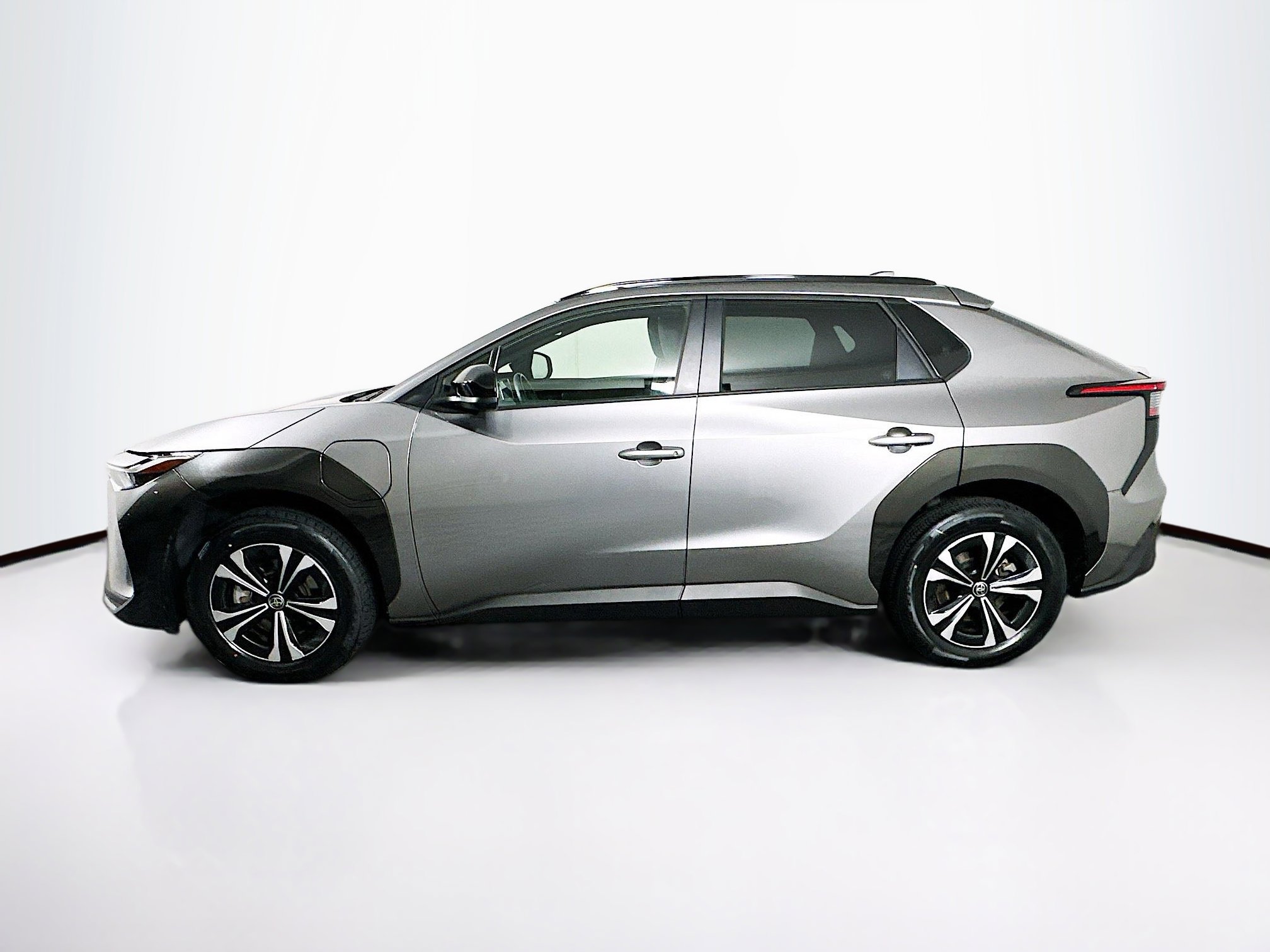 Used 2024 Toyota bZ4X AWD w/ Weather Package image 4