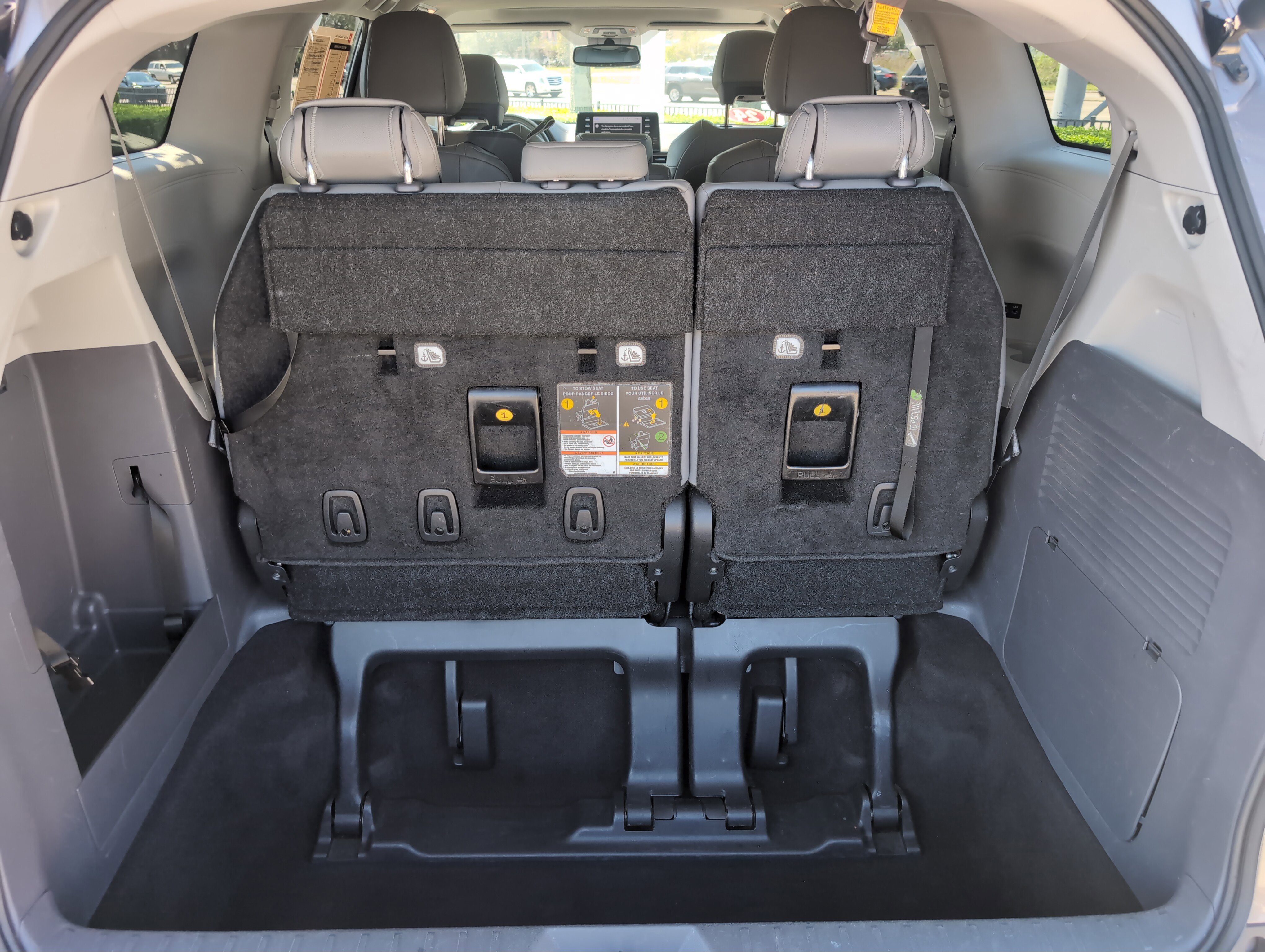 Certified 2024 Toyota Sienna XLE FWD image 31