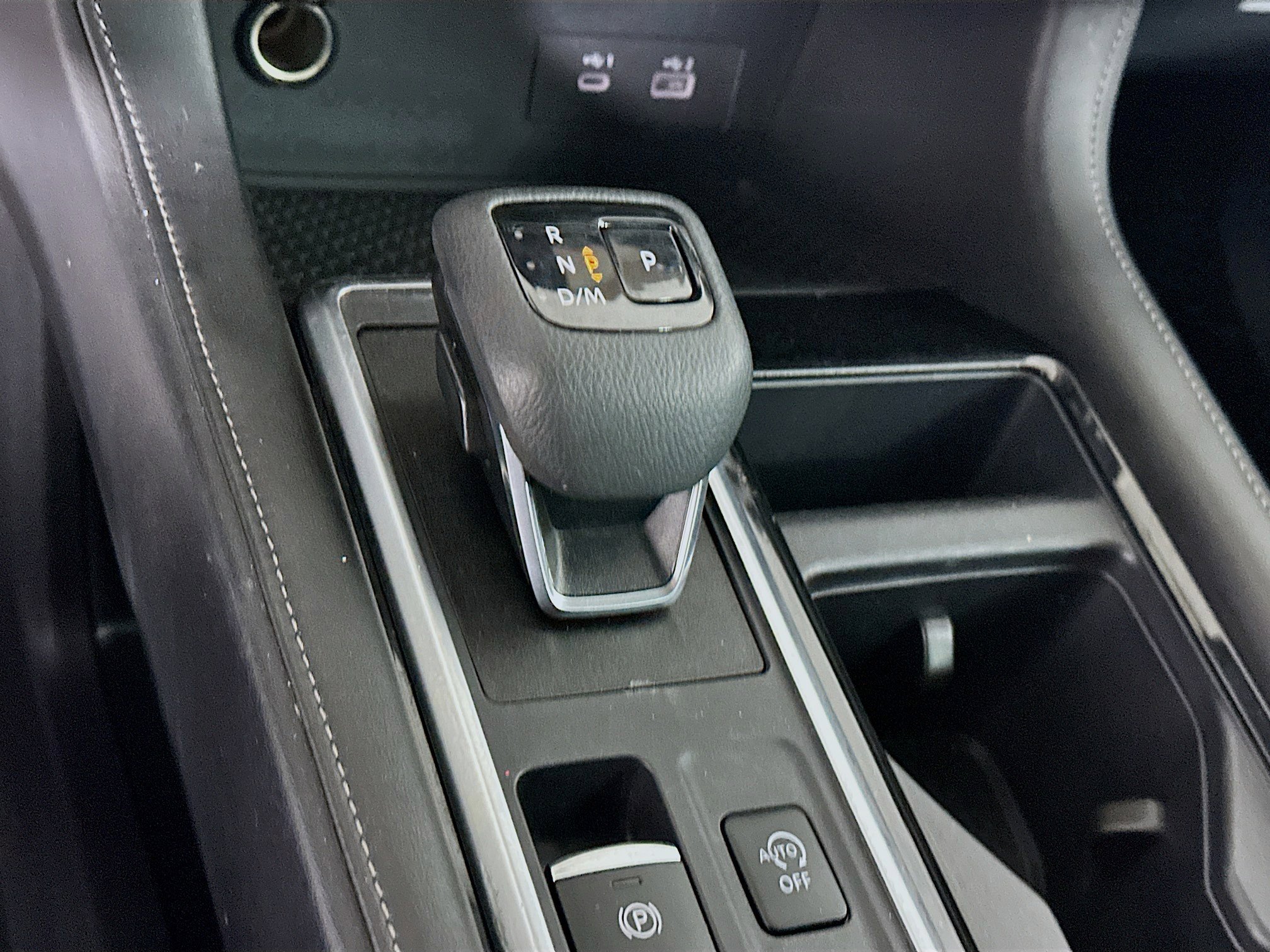 Used 2025 Nissan Pathfinder SV image 24