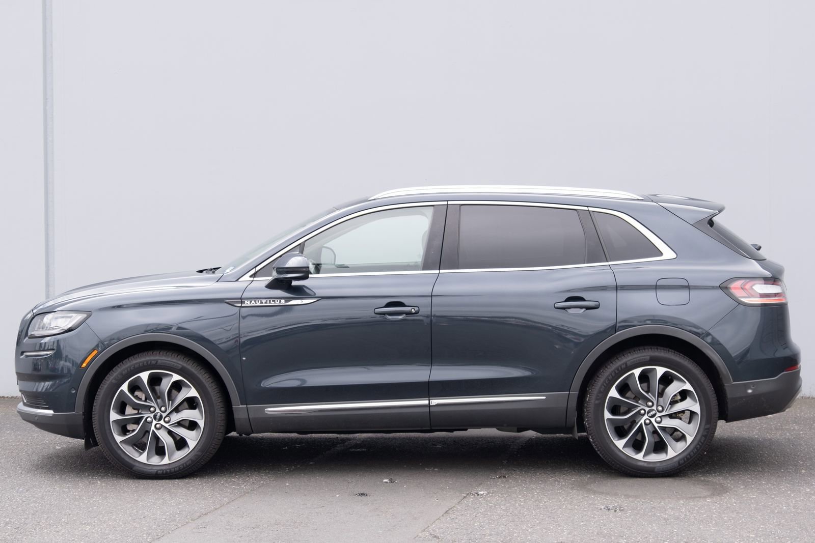 Used 2022 Lincoln Nautilus Reserve w/ Equipment Group 201A AWD/4WD image 27