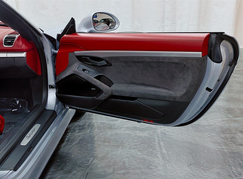Used 2016 Porsche Boxster Spyder RWD image 96