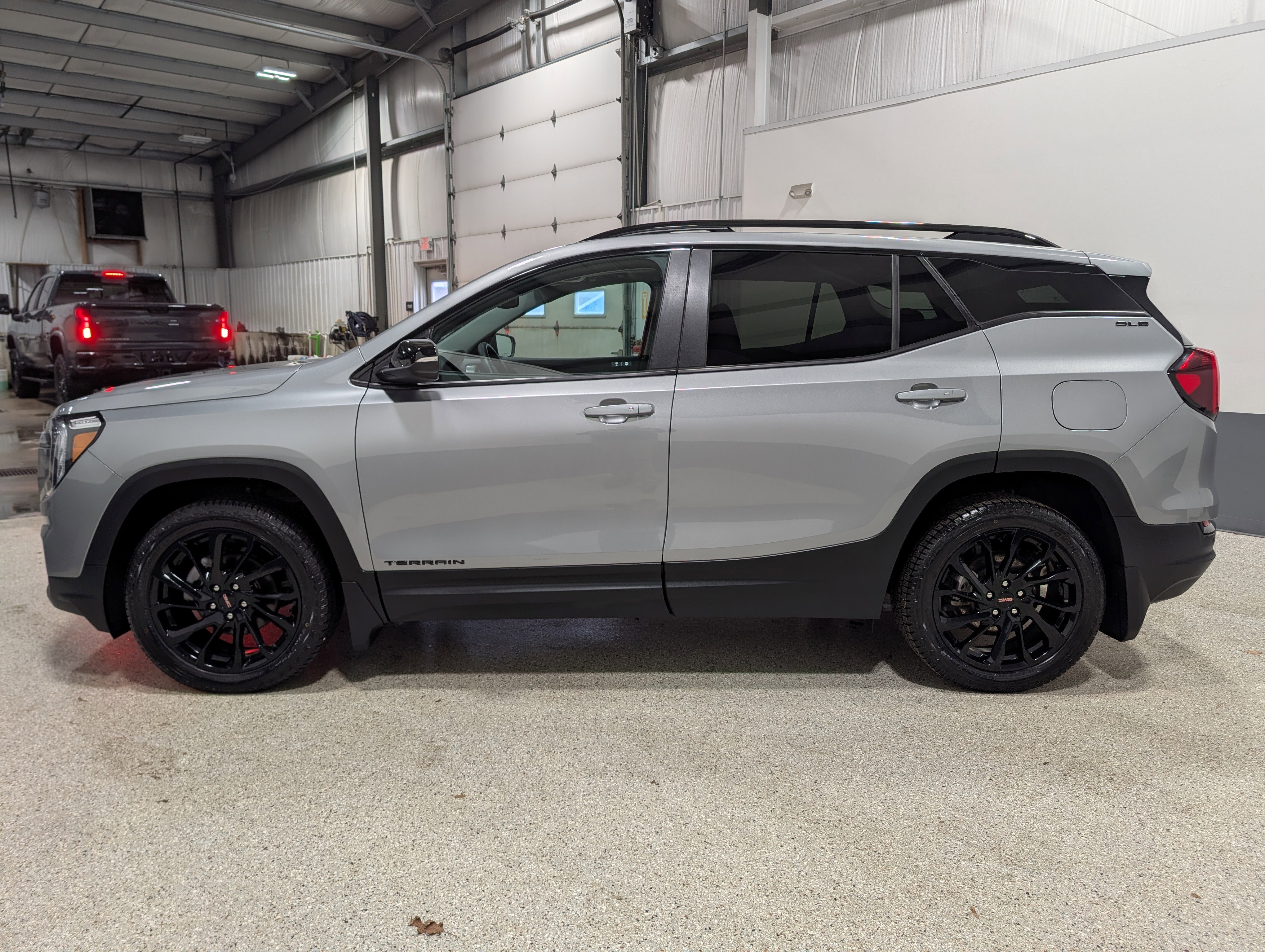 Used 2023 GMC Terrain SLE w/ Driver Convenience Package AWD/4WD image 5
