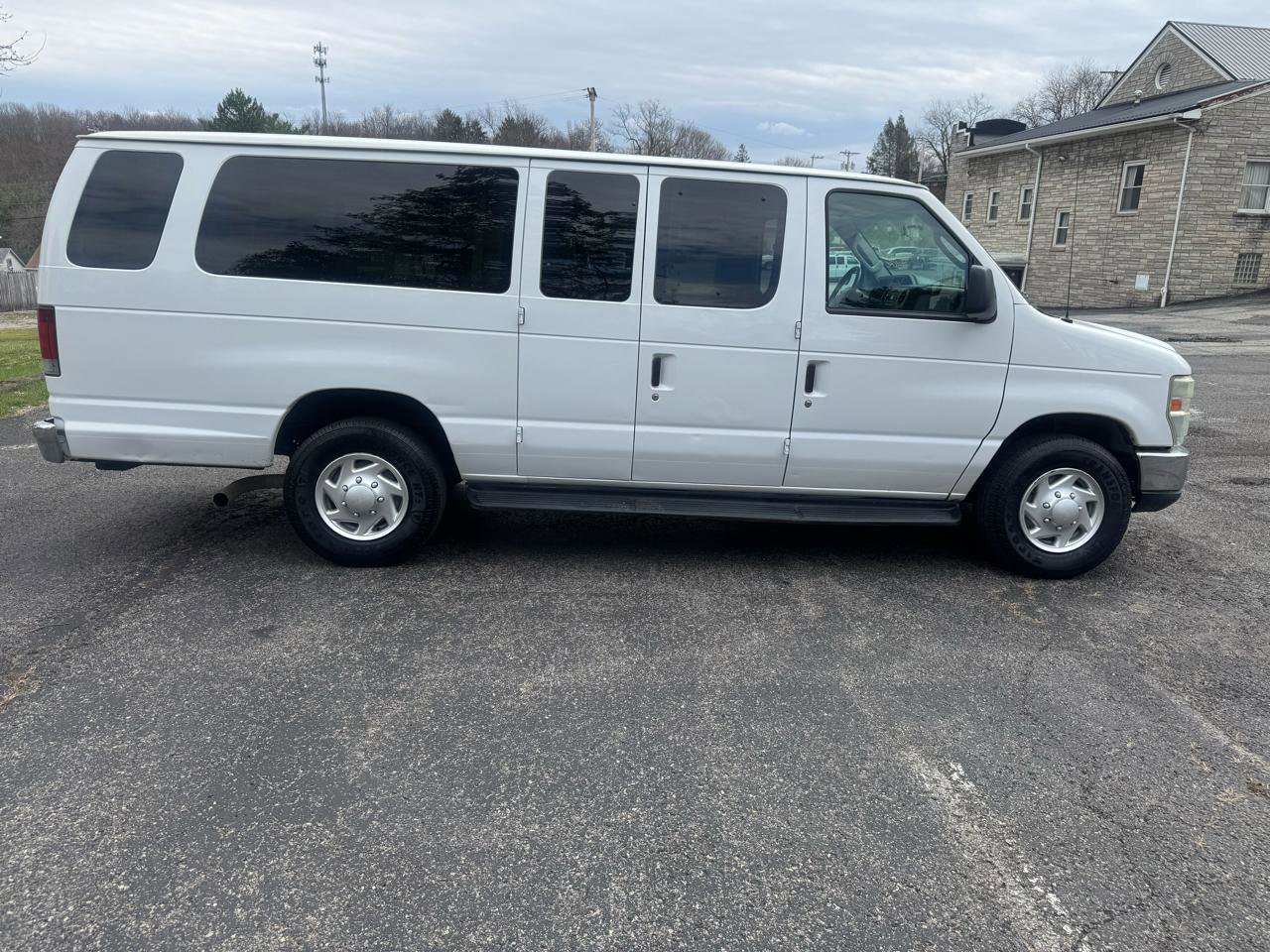 Used 2013 Ford E-350 and Econoline 350 XLT RWD image 5