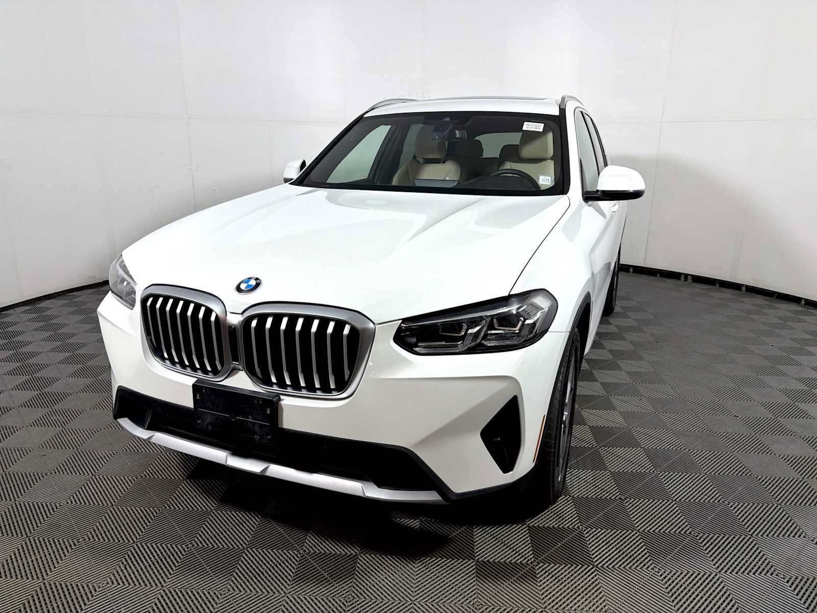 Used 2024 BMW X3 xDrive30i w/ Convenience Package AWD/4WD image 3