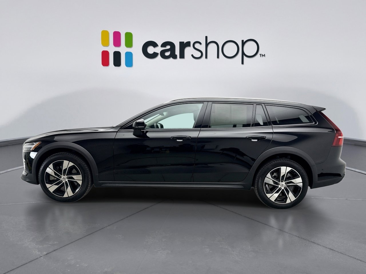 Used 2024 Volvo V60 B5 Cross Country Plus image 2