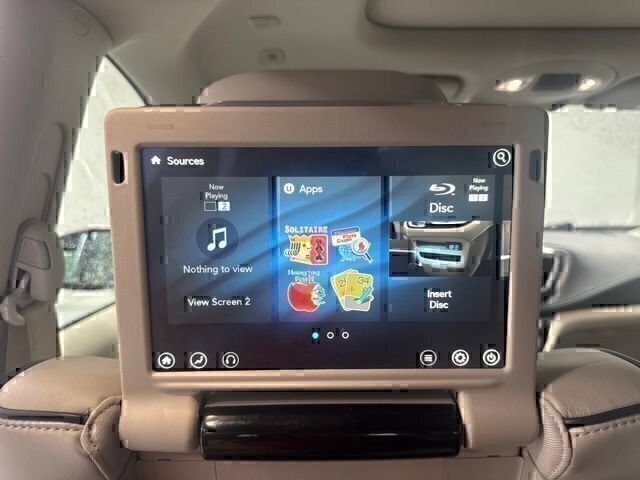 Used 2018 Chrysler Pacifica Limited w/ Advanced Safetytec Group FWD image 18