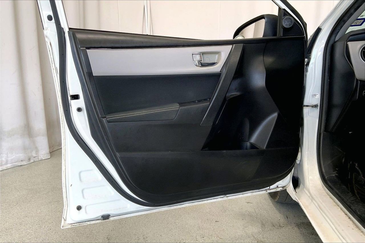 Used 2017 Toyota Corolla LE image 21