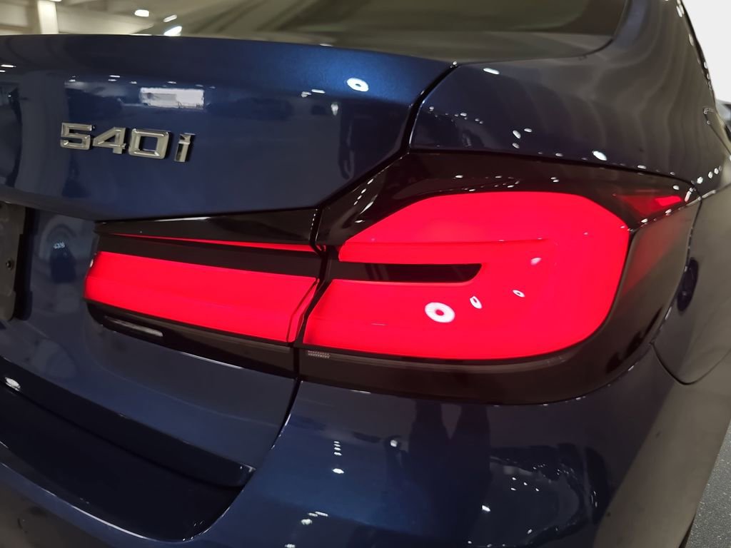 Used 2021 BMW 540i w/ Convenience Package image 33