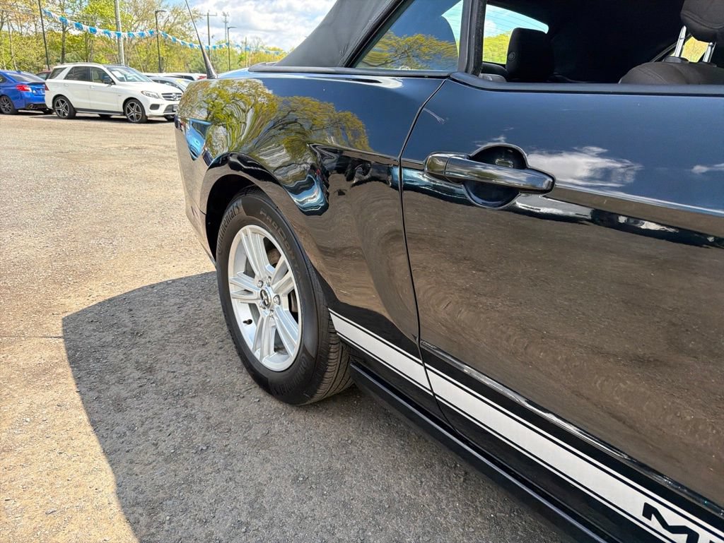 Used 2014 Ford Mustang Convertible RWD image 15