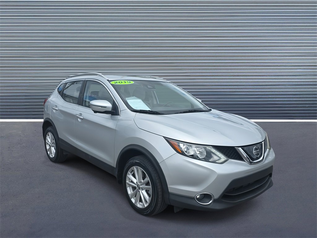 Used 2019 Nissan Rogue Sport SV w/ Technology Package image 2