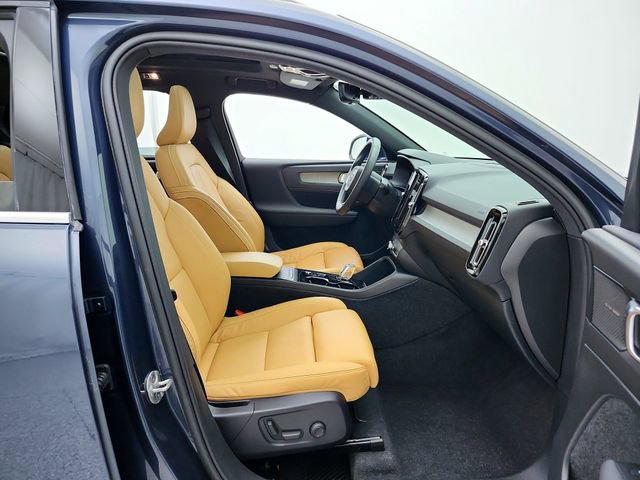 Certified 2022 Volvo XC40 T5 Inscription w/ Advanced Package AWD/4WD image 18