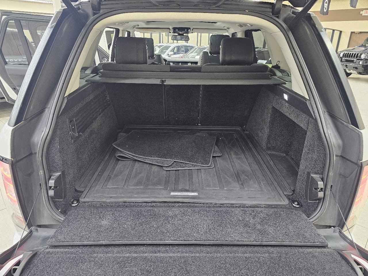 Used 2016 Land Rover Range Rover HSE image 14