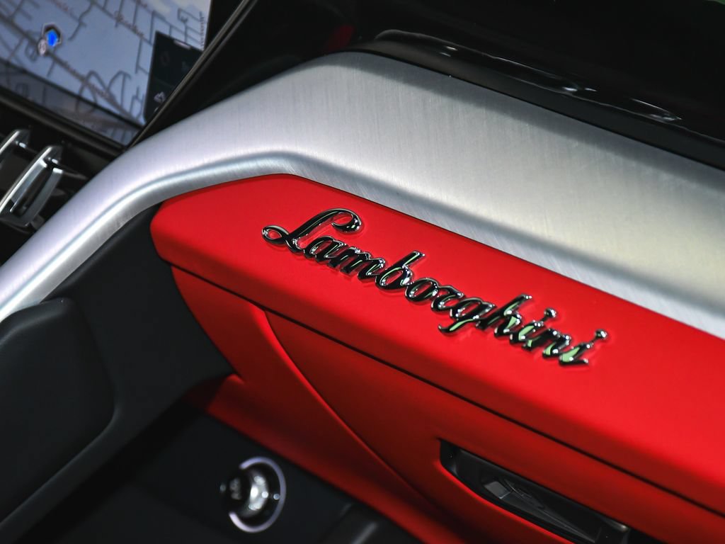 Used 2022 Lamborghini Urus AWD/4WD image 68