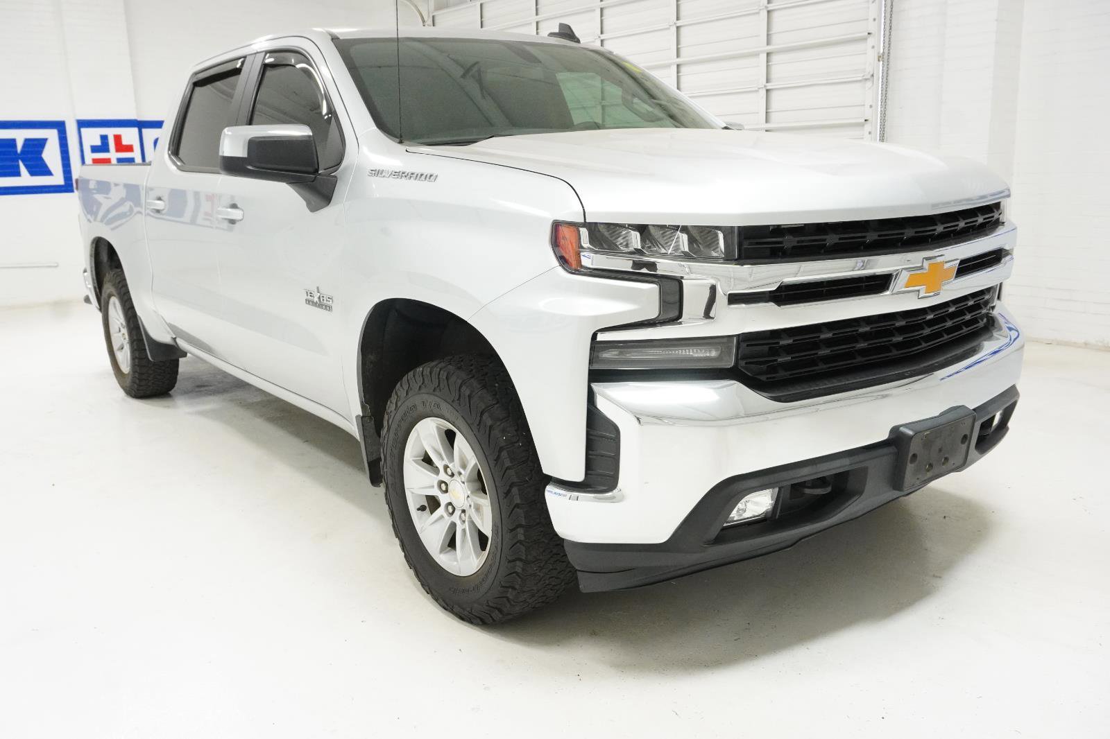 Used 2020 Chevrolet Silverado 1500 LT w/ Texas Edition image 3