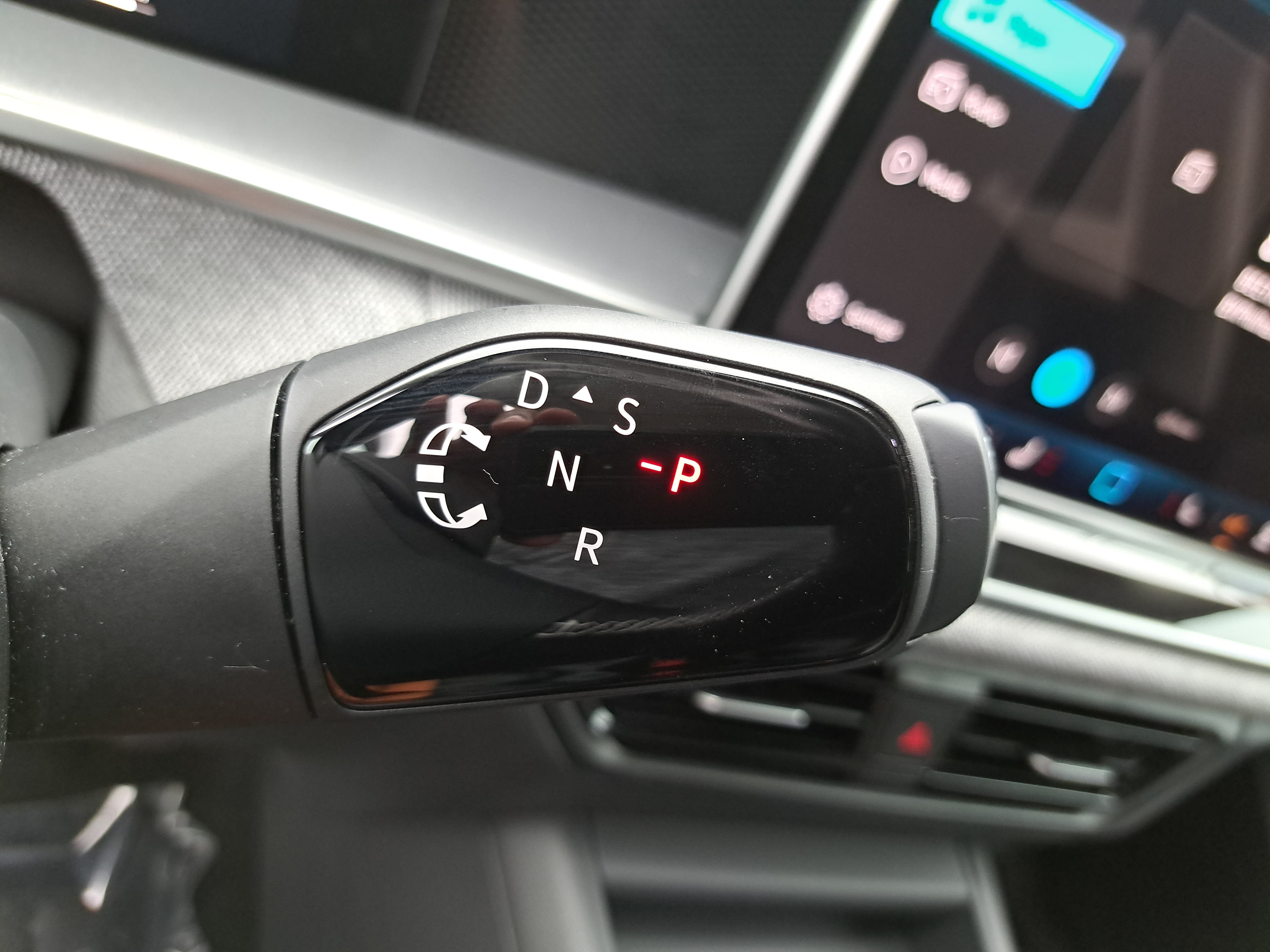 Certified 2025 Volkswagen Tiguan S FWD image 22