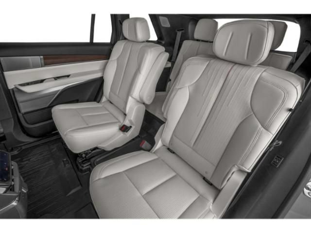Used 2026 Cadillac Vistiq Premium Luxury w/ LPO, Floor Liner Package AWD/4WD image 13