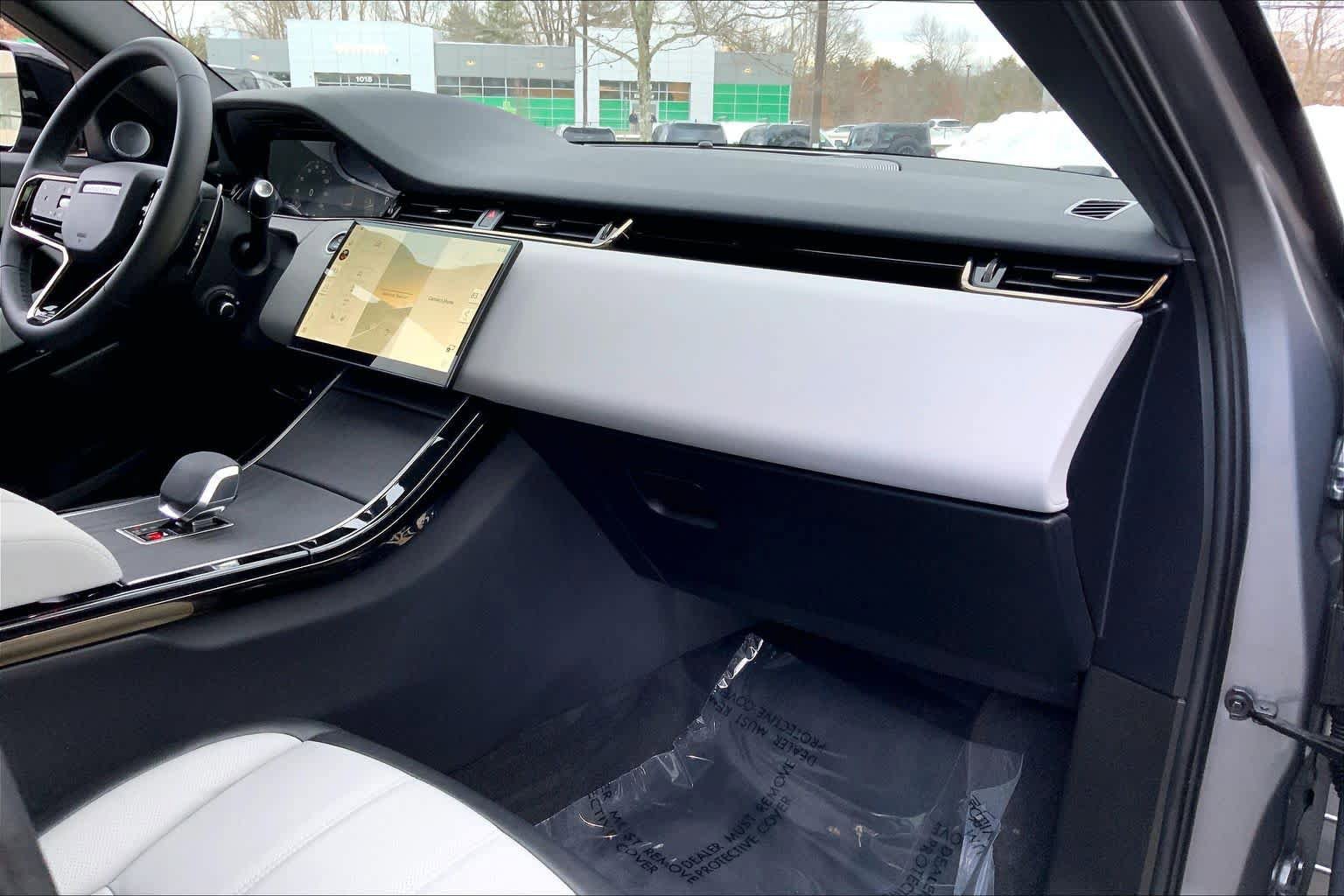 Certified 2026 Land Rover Range Rover Evoque Dynamic SE image 18