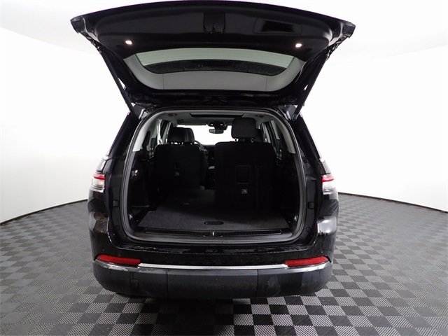 Used 2023 Jeep Grand Cherokee L Limited image 16