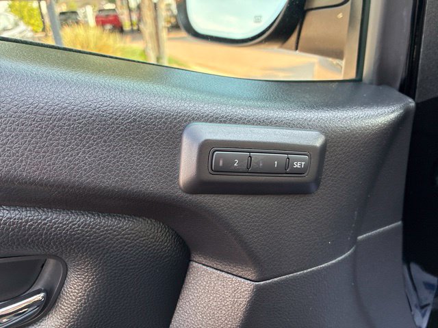 Used 2021 Nissan Titan PRO-4X w/ Pro-4x Convenience Package AWD/4WD image 21