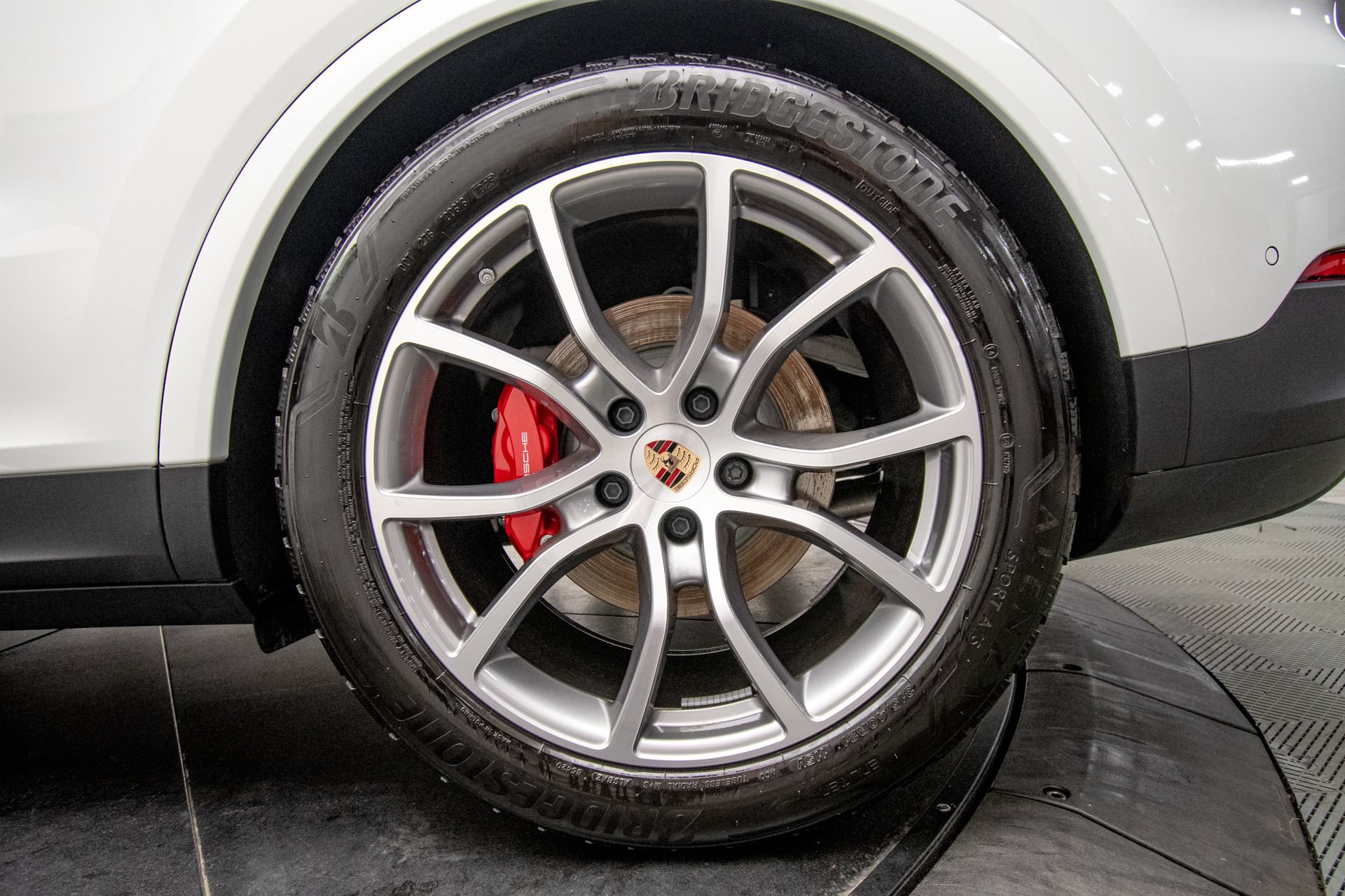 Used 2025 Porsche Cayenne S AWD/4WD image 27