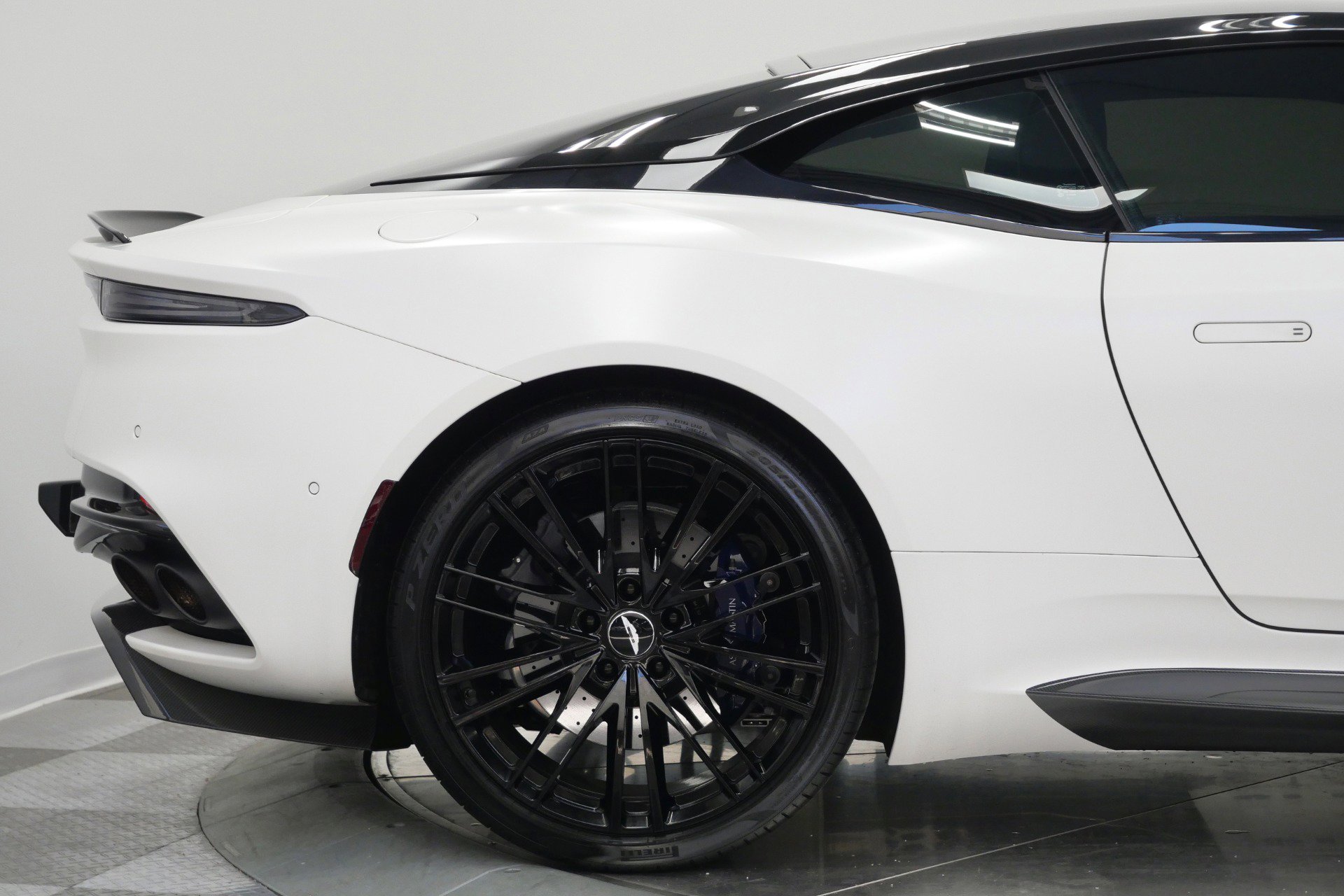 Used 2020 Aston Martin DBS Superleggera RWD image 61
