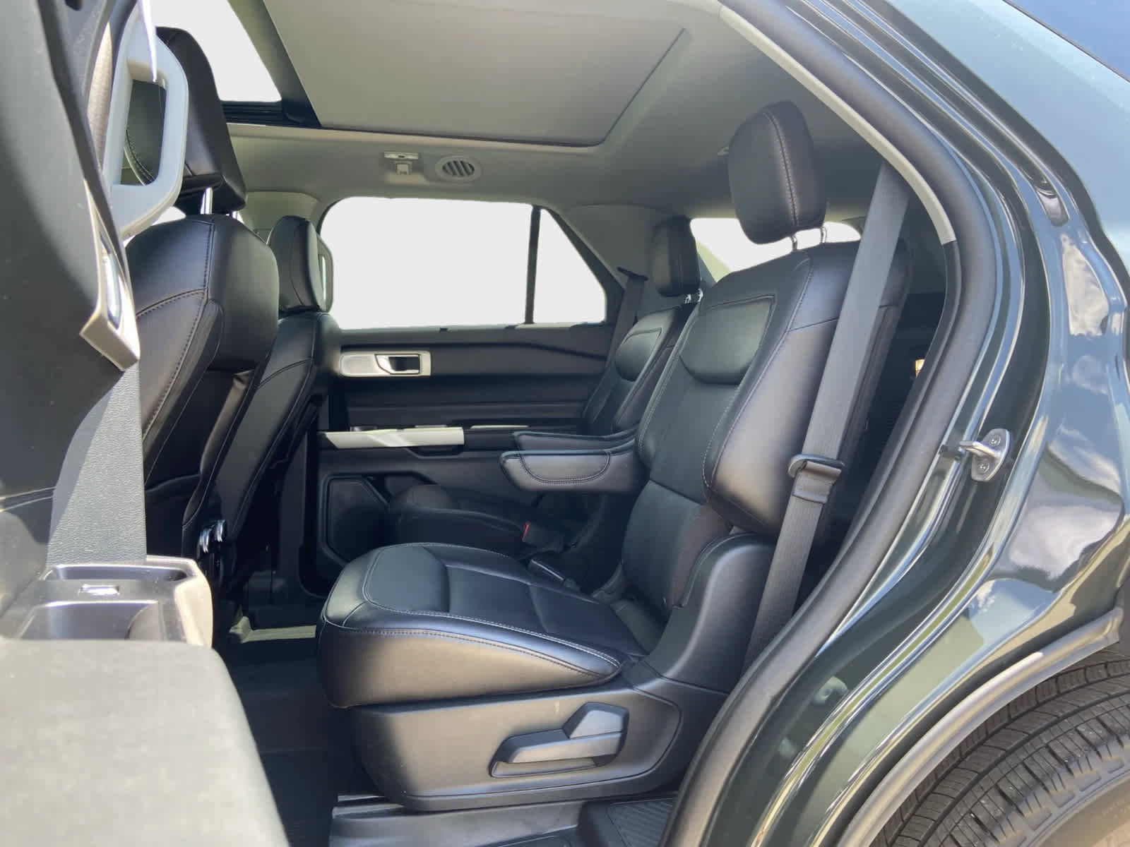 Used 2023 Ford Explorer Limited w/ Limited Technology Package AWD/4WD image 29